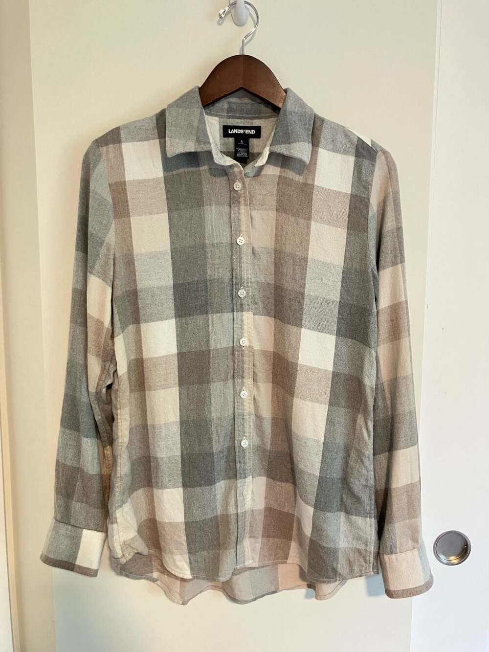 Lands' End Women's Gray and Beige Plaid Long Sleeve Button-Up Flannel Shirt